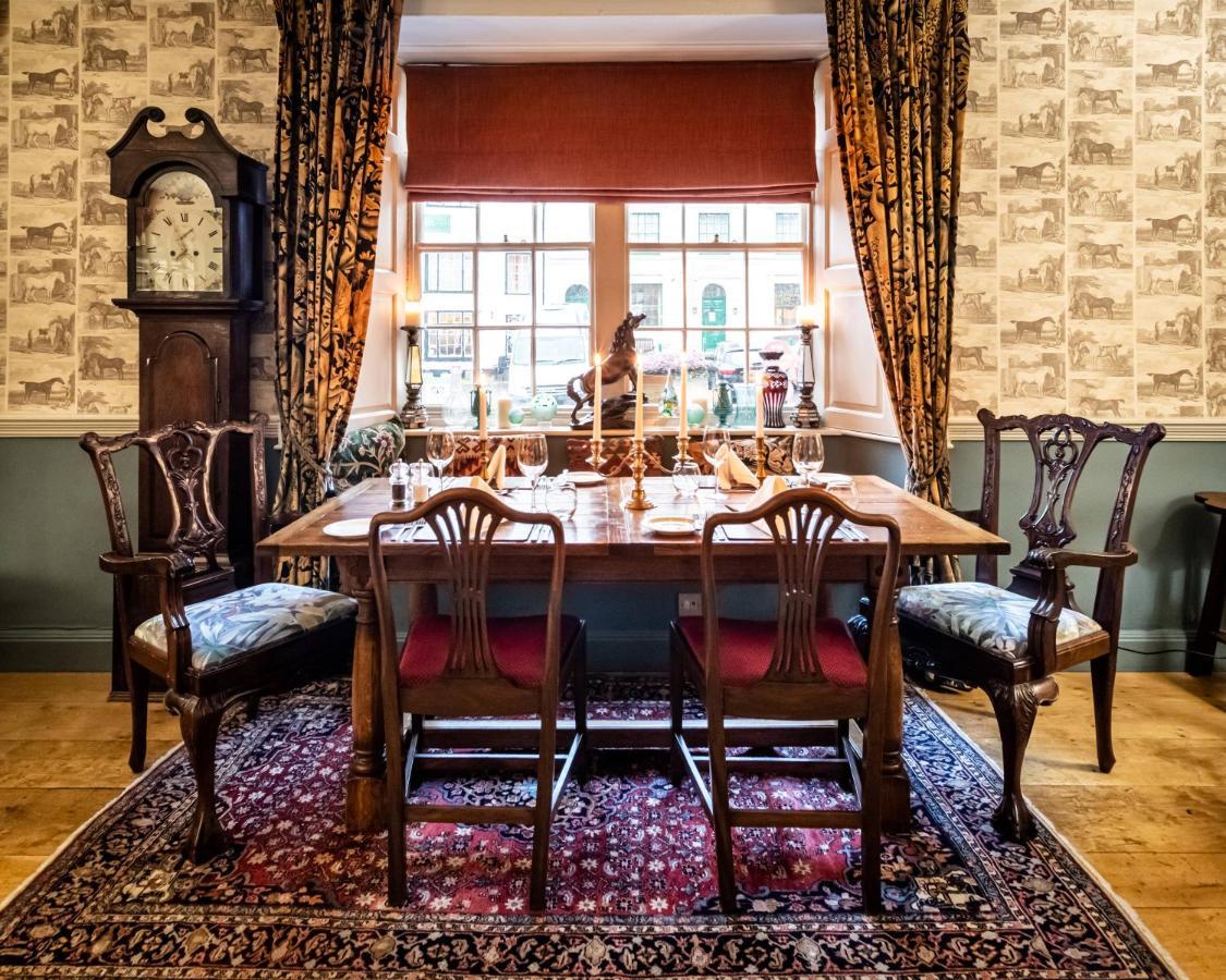 Luttrell Arms