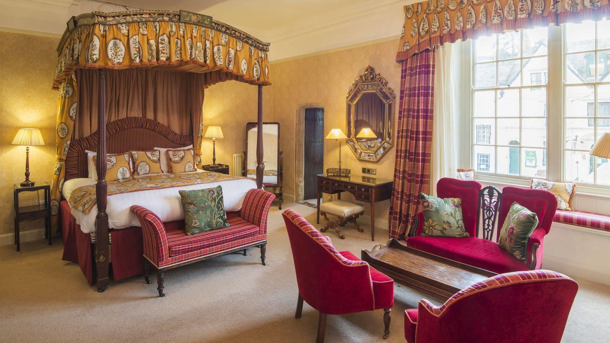 Luttrell Arms 3*