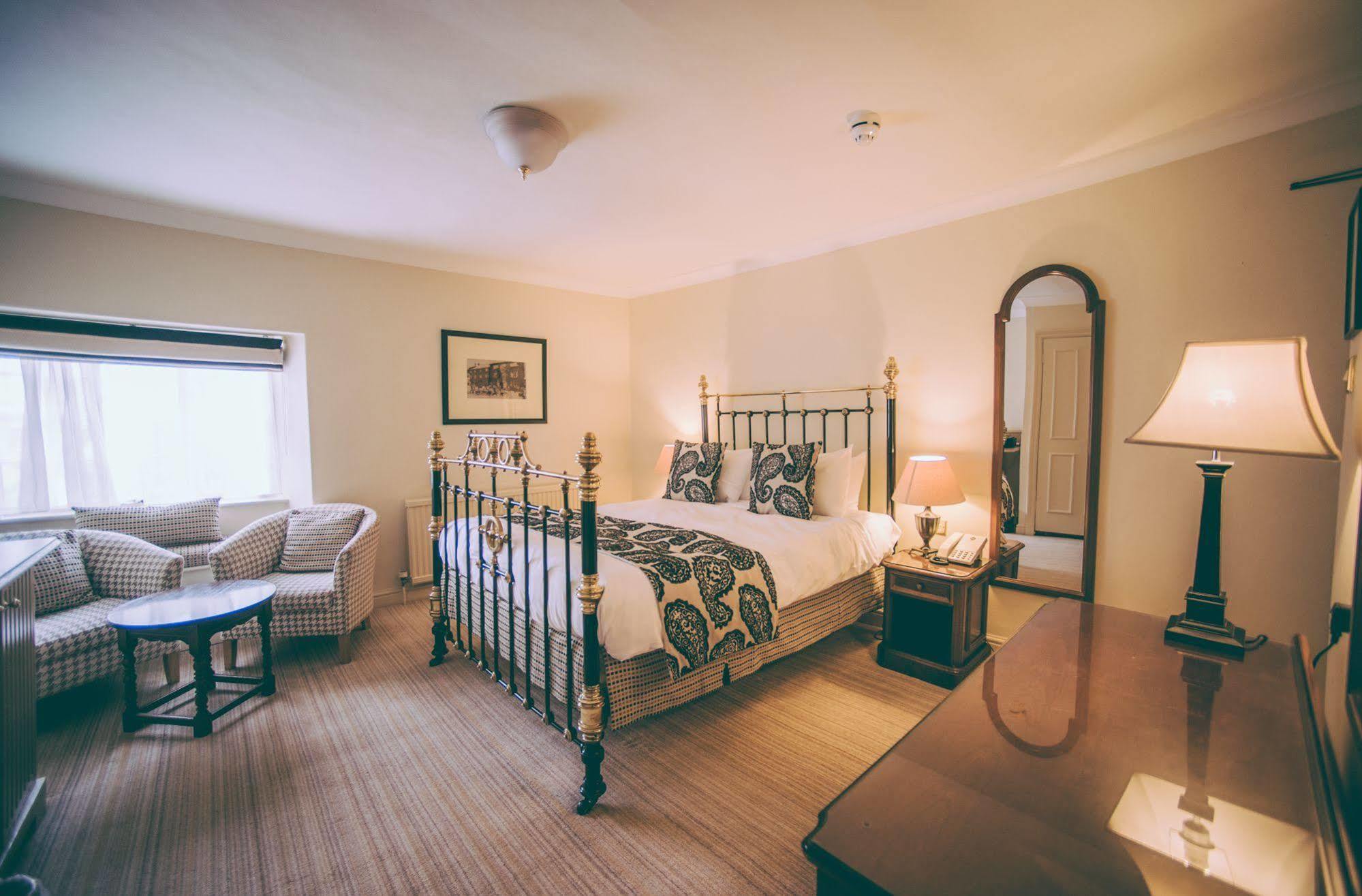 Luttrell Arms 3*
